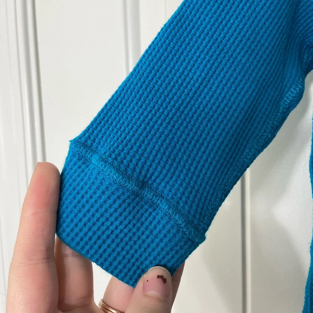 NEW Children’s Place baby boy’s medium blue decal‎ waffle knit textured shirt